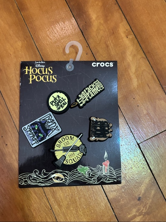 CROCS Accessories - CROCS Hocus Pocus Jibbitz Charm Set - Black, Yellow, Green, Cream